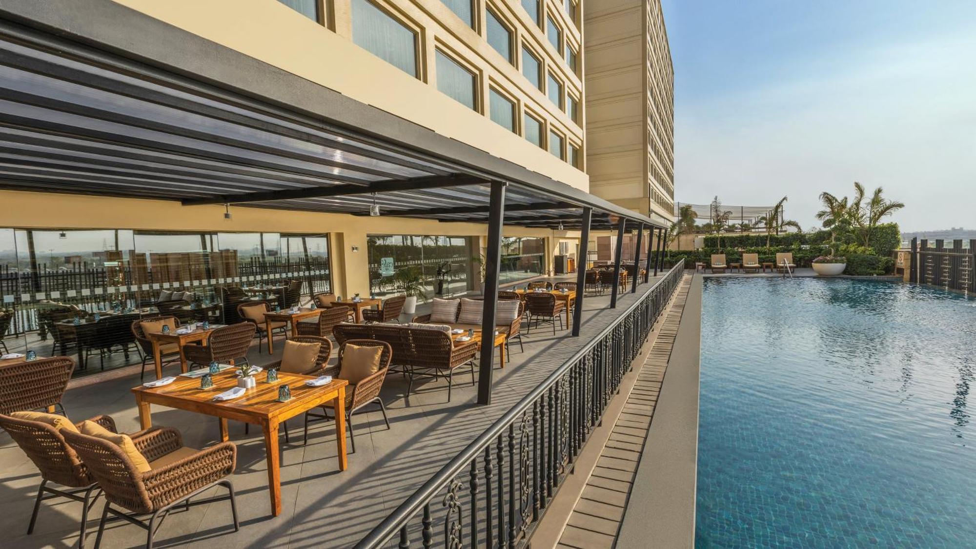 Holiday Inn New Delhi Mayur Vihar Noida By Ihg Exterior foto The Poolside at The Park, Hyderabad