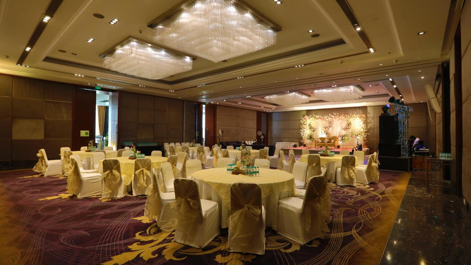 Holiday Inn New Delhi Mayur Vihar Noida By Ihg Exterior foto The ballroom