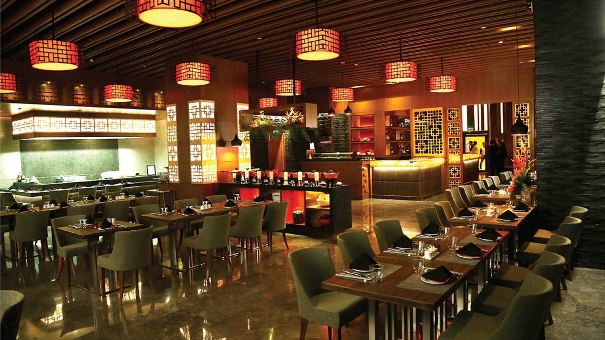 Holiday Inn New Delhi Mayur Vihar Noida By Ihg Exterior foto The interior of the restaurant